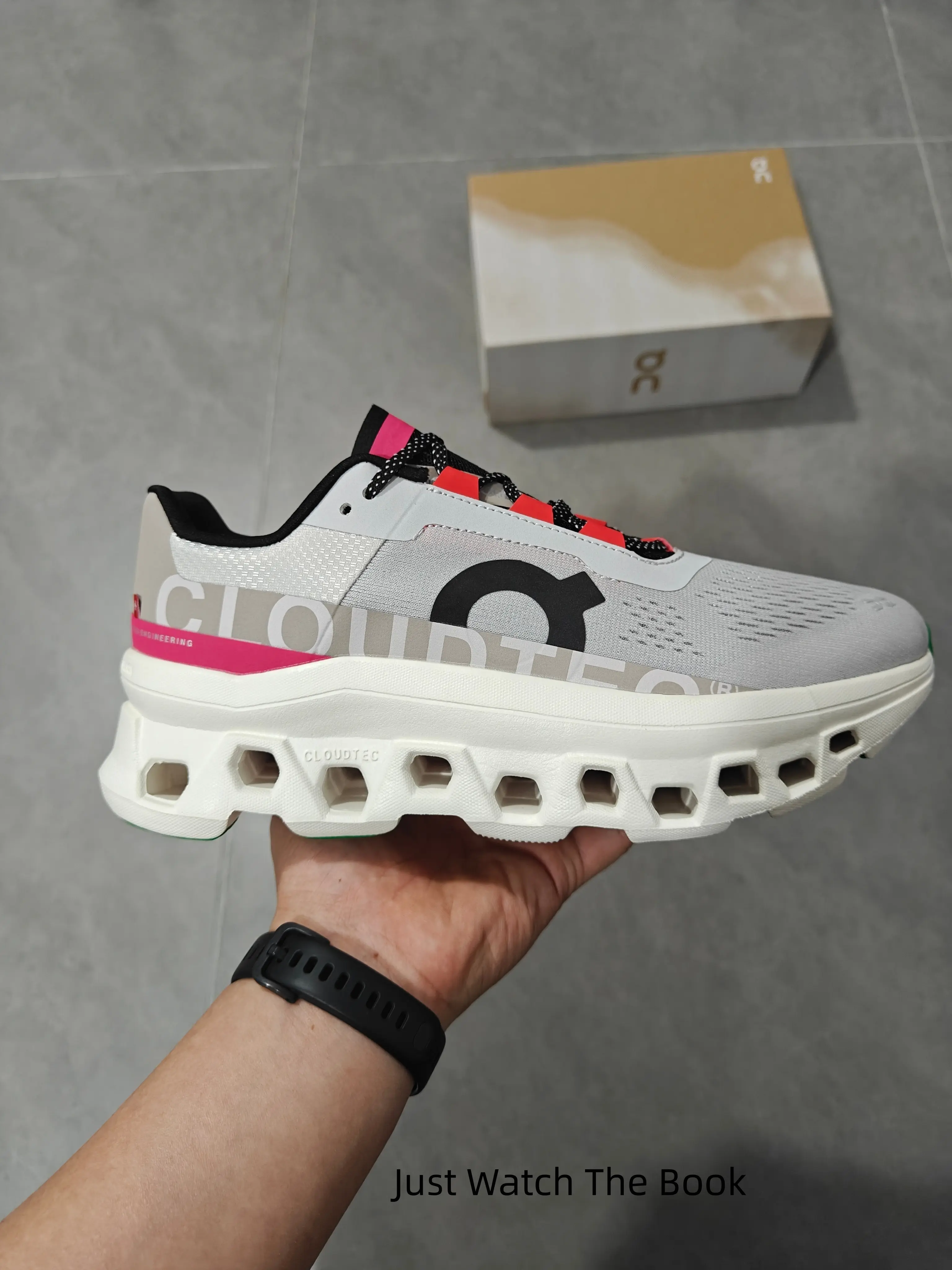 Multi-hole Hollow Cushion Slip-resistant Fly Knit Upper Lightweight Breathable Commuter Fitness Travel Sports Casual Shoes