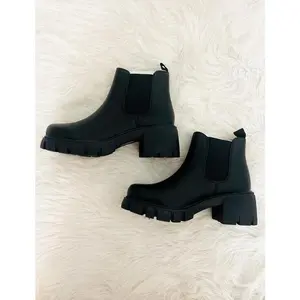 Perfect Black Boots In Color Black