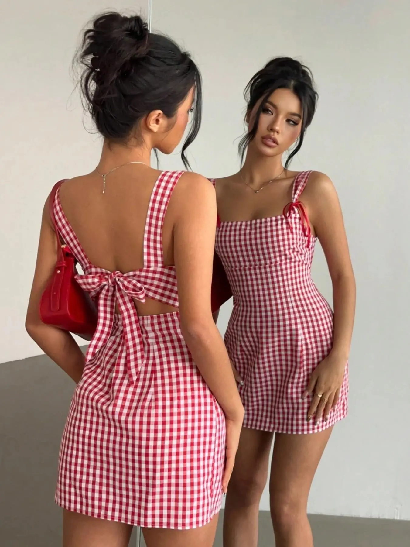 Y2K Cute Plaid Mini Halter Sleeveless Fit Casual Dress Womenswear, Backless Sleeveless Dress, Perfect for Young Girls' Concerts, Beach Party Dresses, Graduation Dresses, Back-To-School Clothing