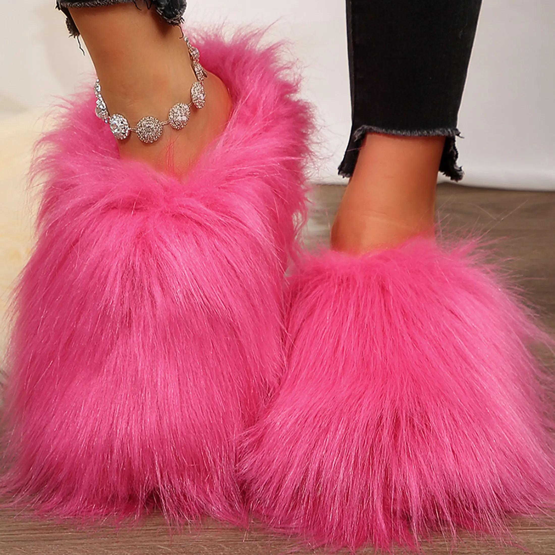 Women's Stylish Fluffy Slides Plush Fluffy Slippers with Eye-Catching Colors Non-Slip Indoor Outdoor Shoes for Fashion Lovers