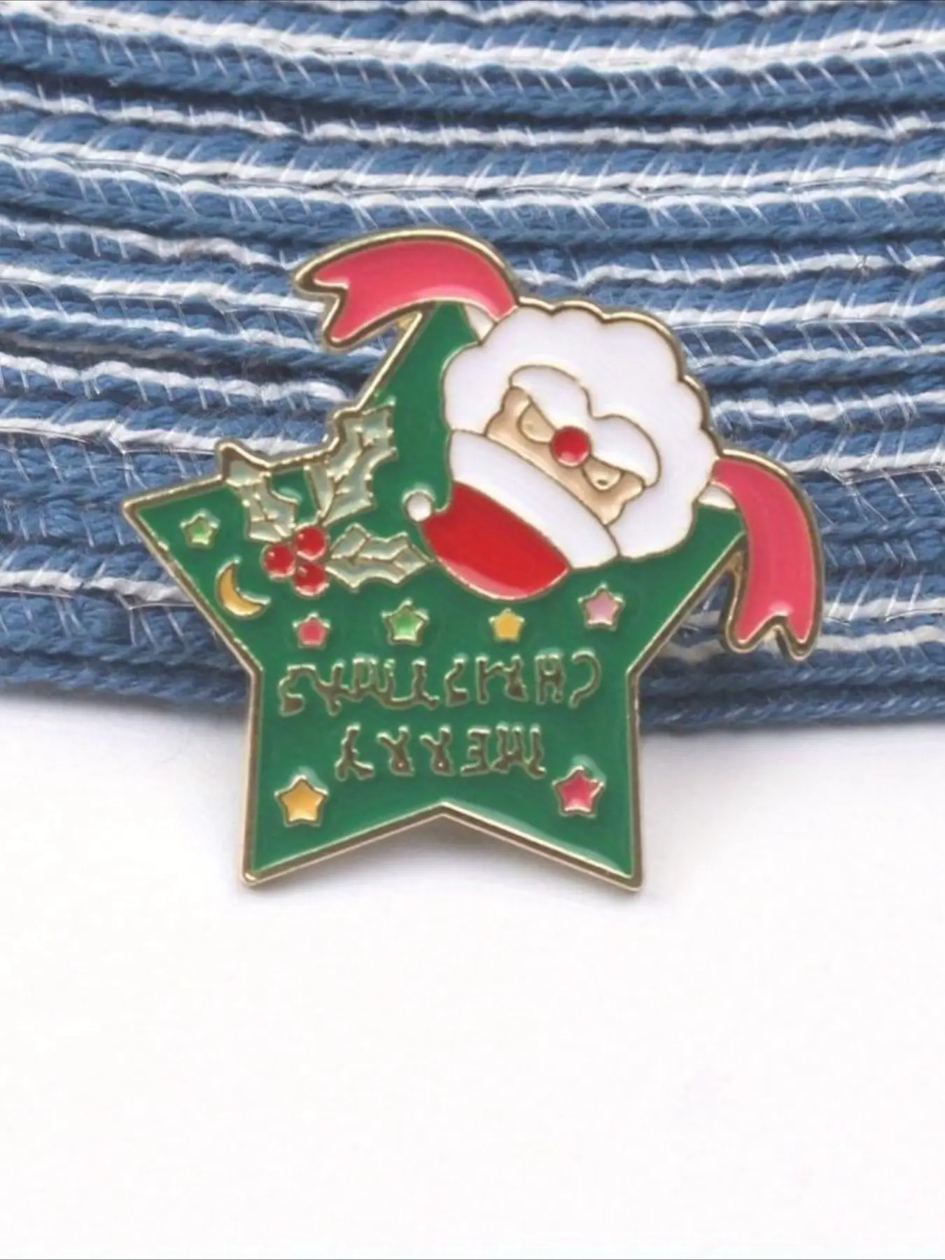 "Christmas Star Santa" Brooch for Women – Cute Festive Enamel Pin, Green Star Santa & Holly Decor Brooch for Party Daily Wear