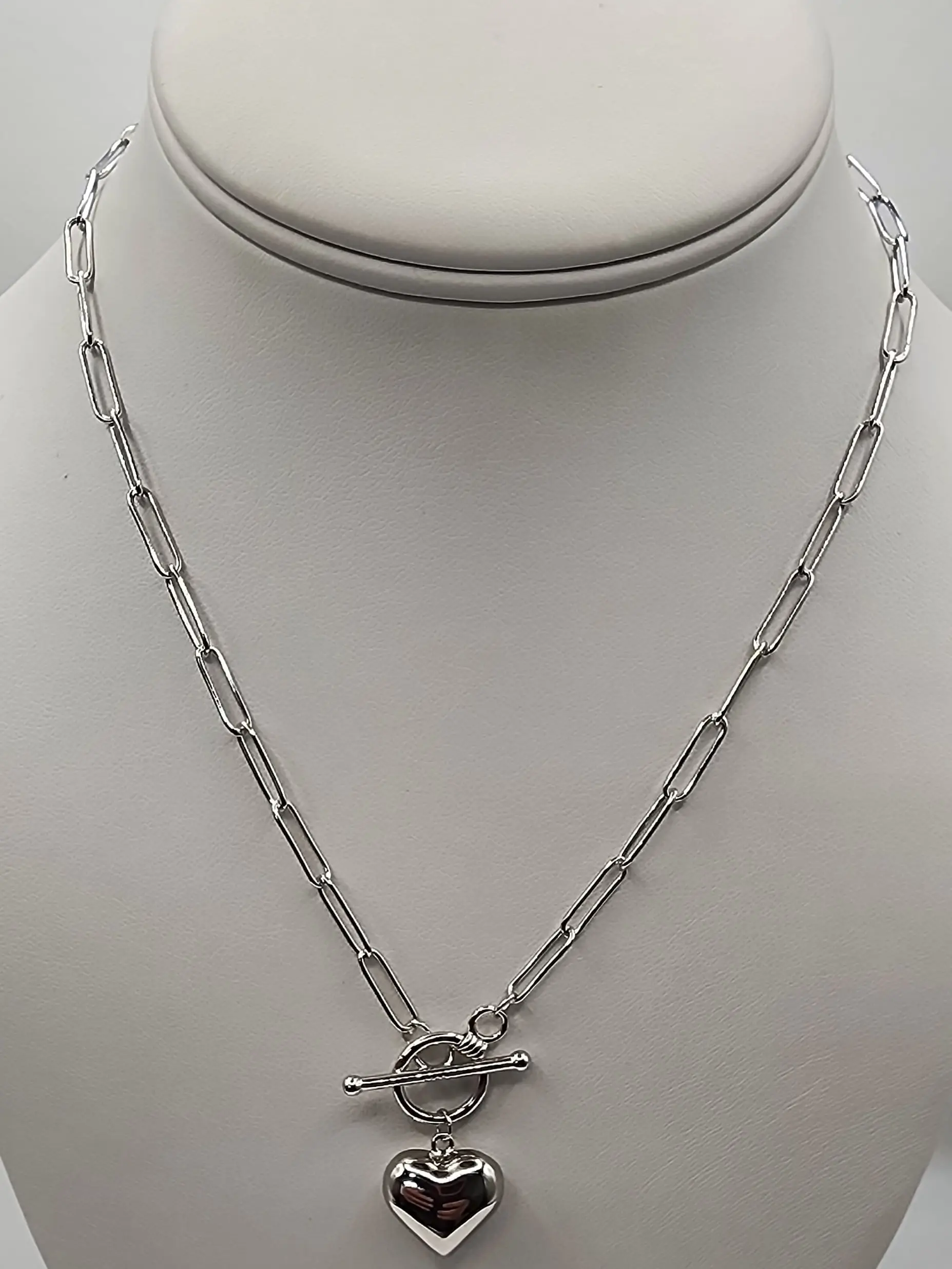 Women's 925 Silver Heart-Shape Pepper Pendant Necklace, Casual Elegant Silver-Tone Chain Jewelry Gift for Female Adults, Ideal for Key Events