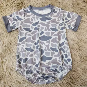 Short sleeves gray camouflage printed onesie baby boy bubble