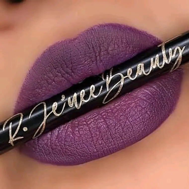 Boss Lady Lip Liner