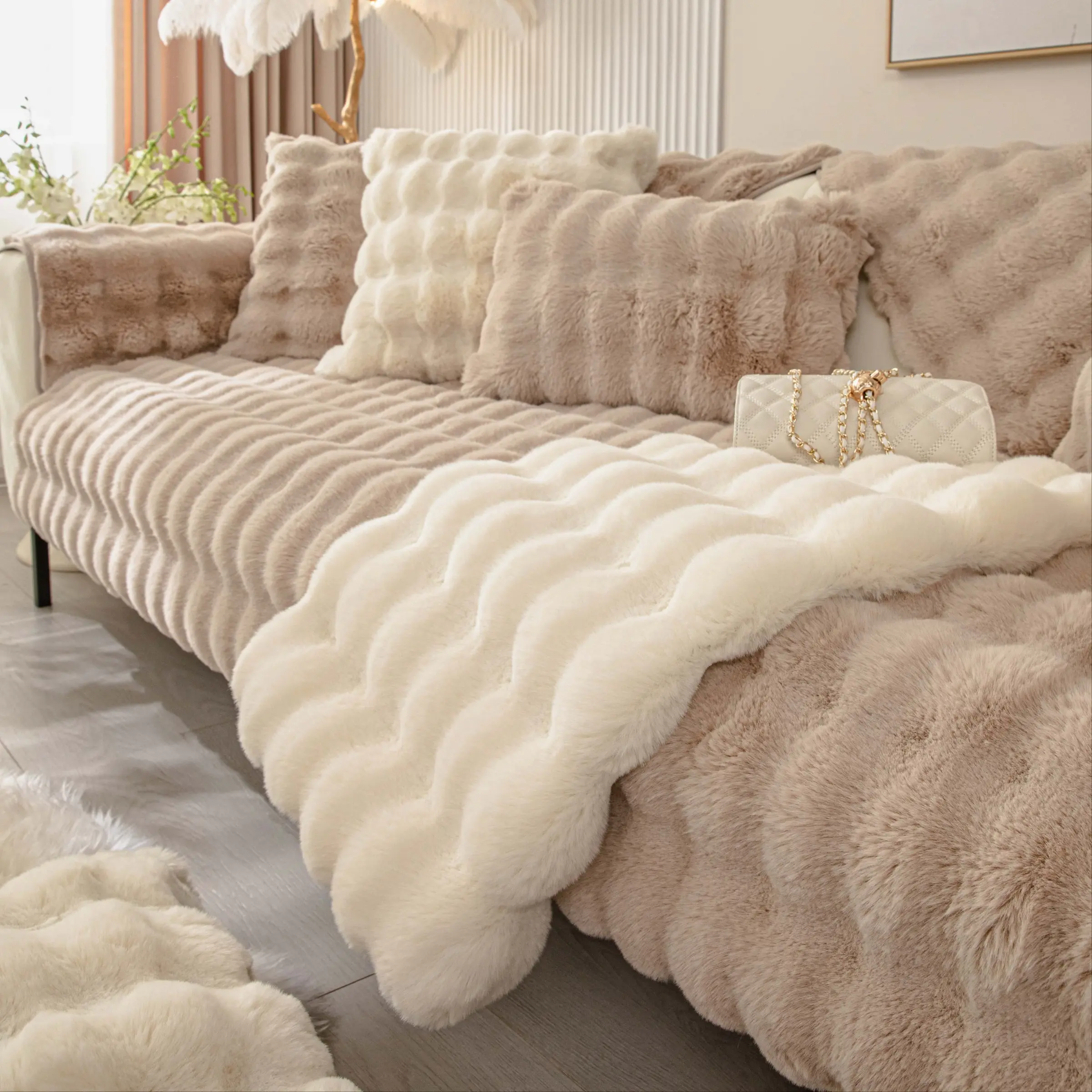 Luxury Plush Sofa Cover - 1 Pc Pet-Friendly Couch Cover, Anti-Slip, Machine Washable Couch Protector, Full Coverage, Preventing Pets from Scratching, All-Season Use, Soft Sofa Protector, Washable Sofa Slipcover, Sofa Covers Washable