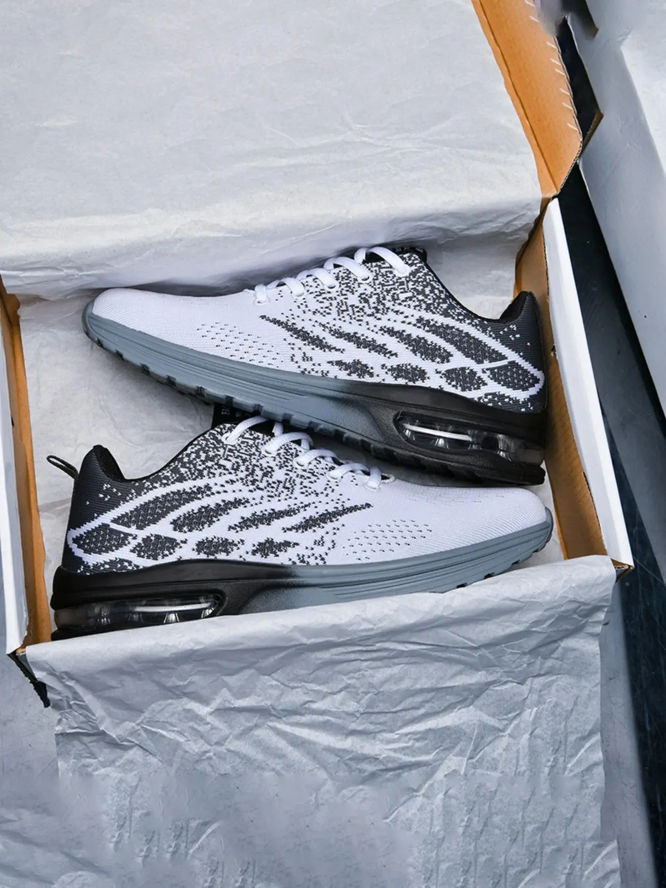 Men's Summer Outfits 2024 Lace-up Front Low Top Sneakers, 1 Pair Casual Breathable Lightweight Comfortable Sports Running Shoes, Air Cushion Design Wa