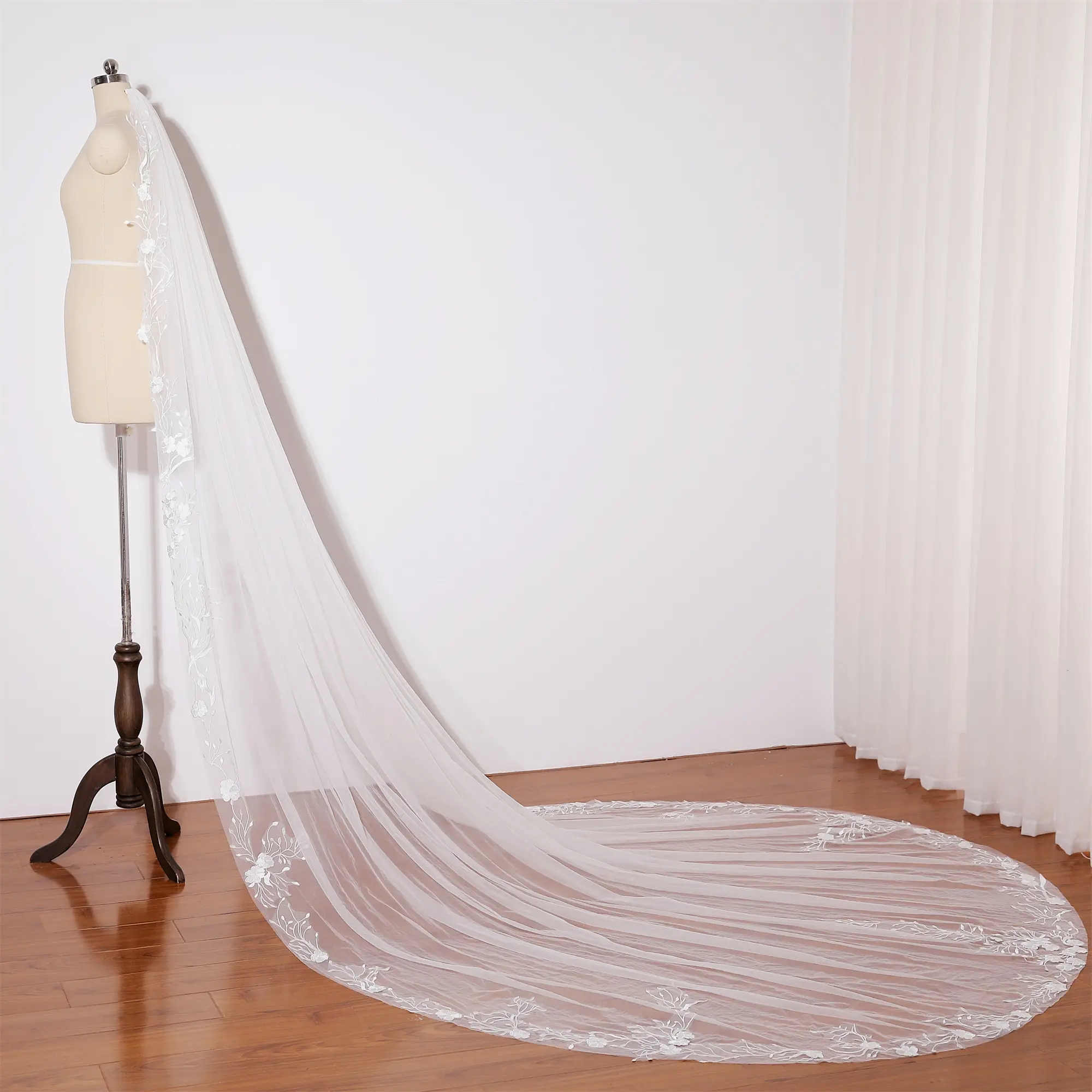 Romantic floral veil for bride, Elegant fairy wedding veil, Cathedral wedding veil, Flower lace wedding veil, Ivory wedding veil with comb, Handmade soft tulle veil, Leaf wedding veil