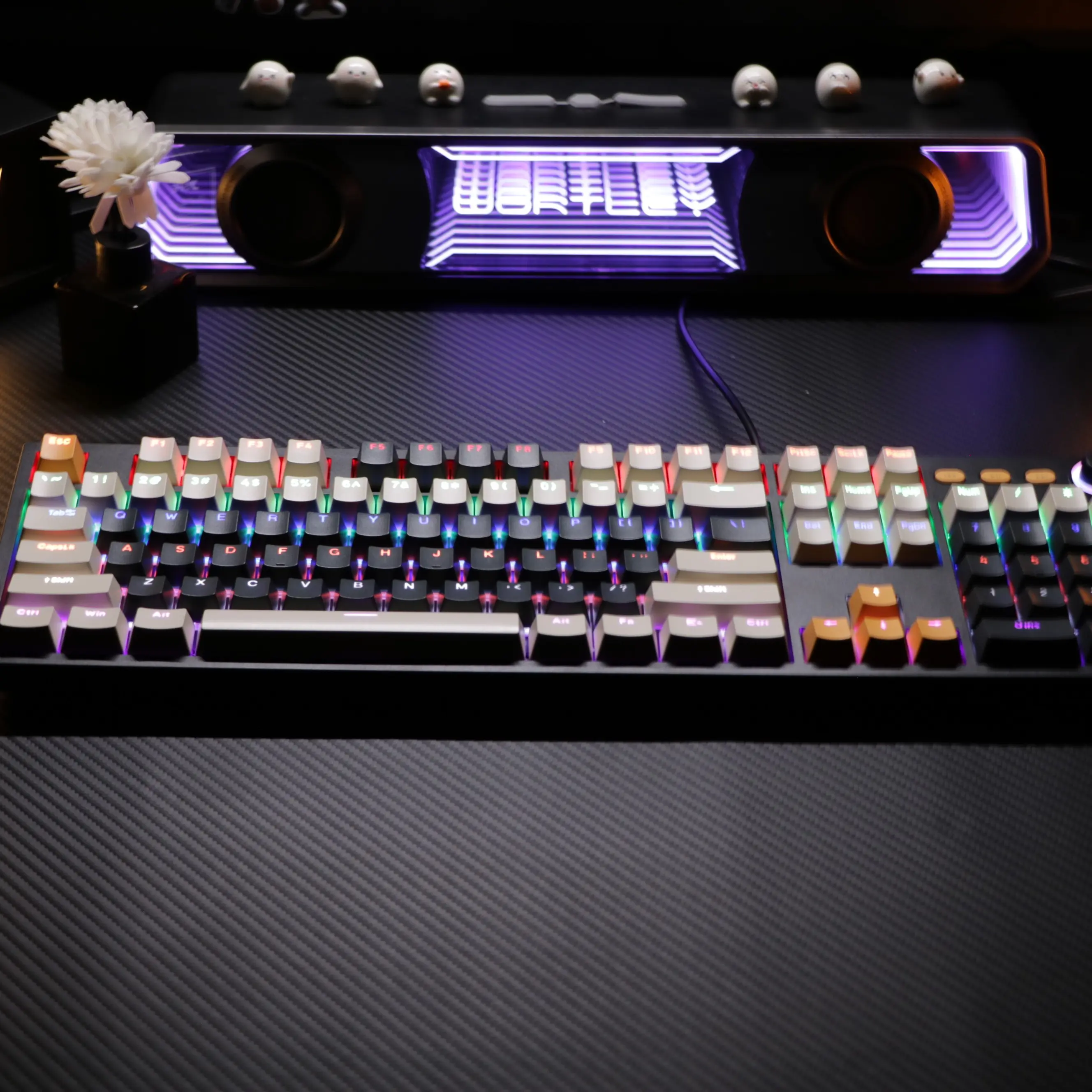 Exquisite, personalized 104-key keyboard—stylish, minimalist, and durable. Features automatic adjustment, multiple color options, and adjustable sensitivity.