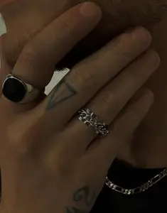 EZRA SIGNET RING