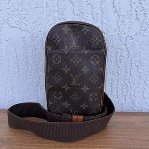 Pre-owned Louis Vuitton Louis Vuitton Crossbody Bags Monogram Pochette Gange