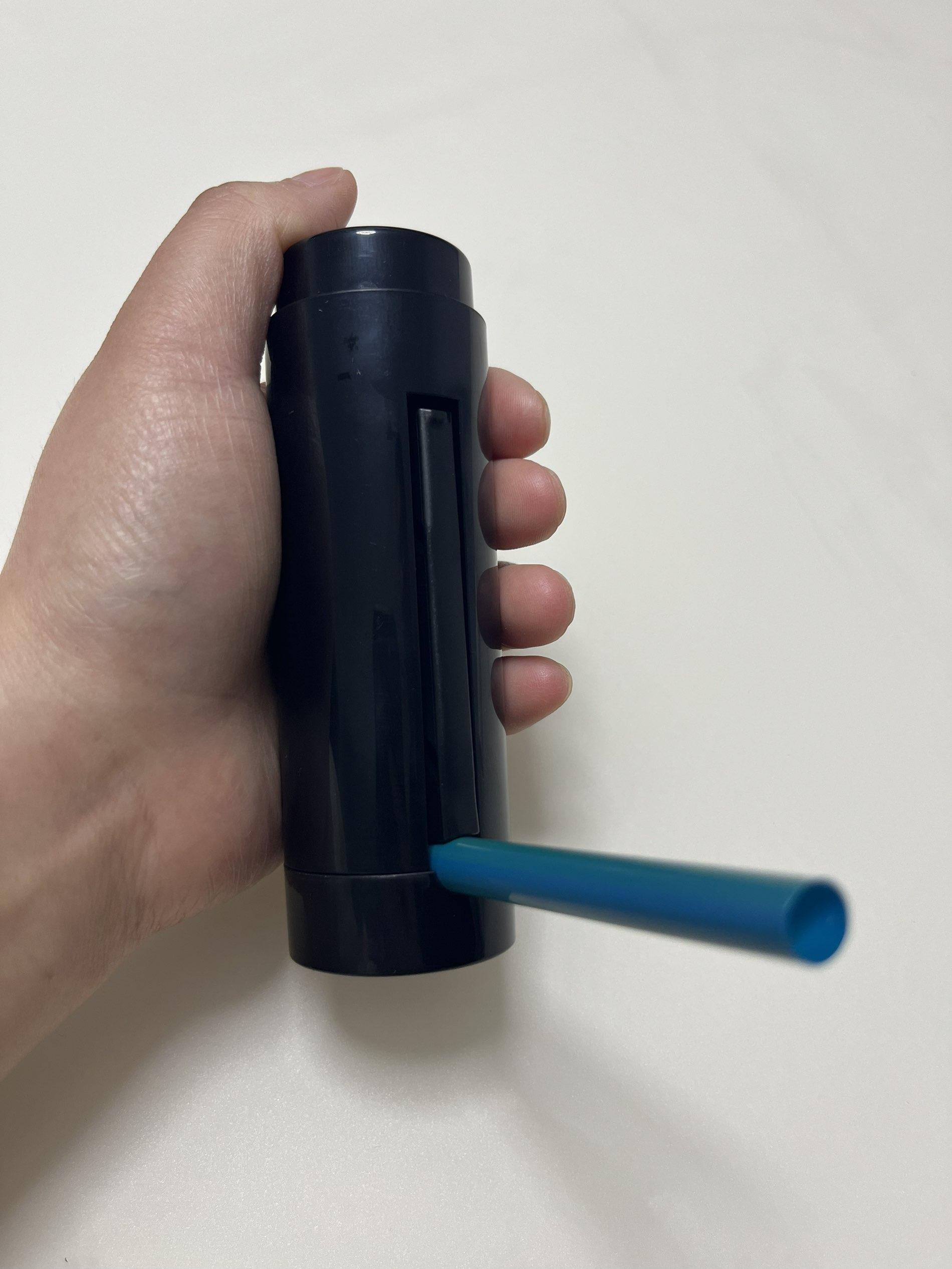 [FaddishDeal】 Portable Stick pop-up box. Easy to store and ready to use at any time. Perfect for storing 'stick' items. The brand- new pop-up design is stylish and fun, making it convenient to carry. Enjoy the fun of using it anytime, anywhere!