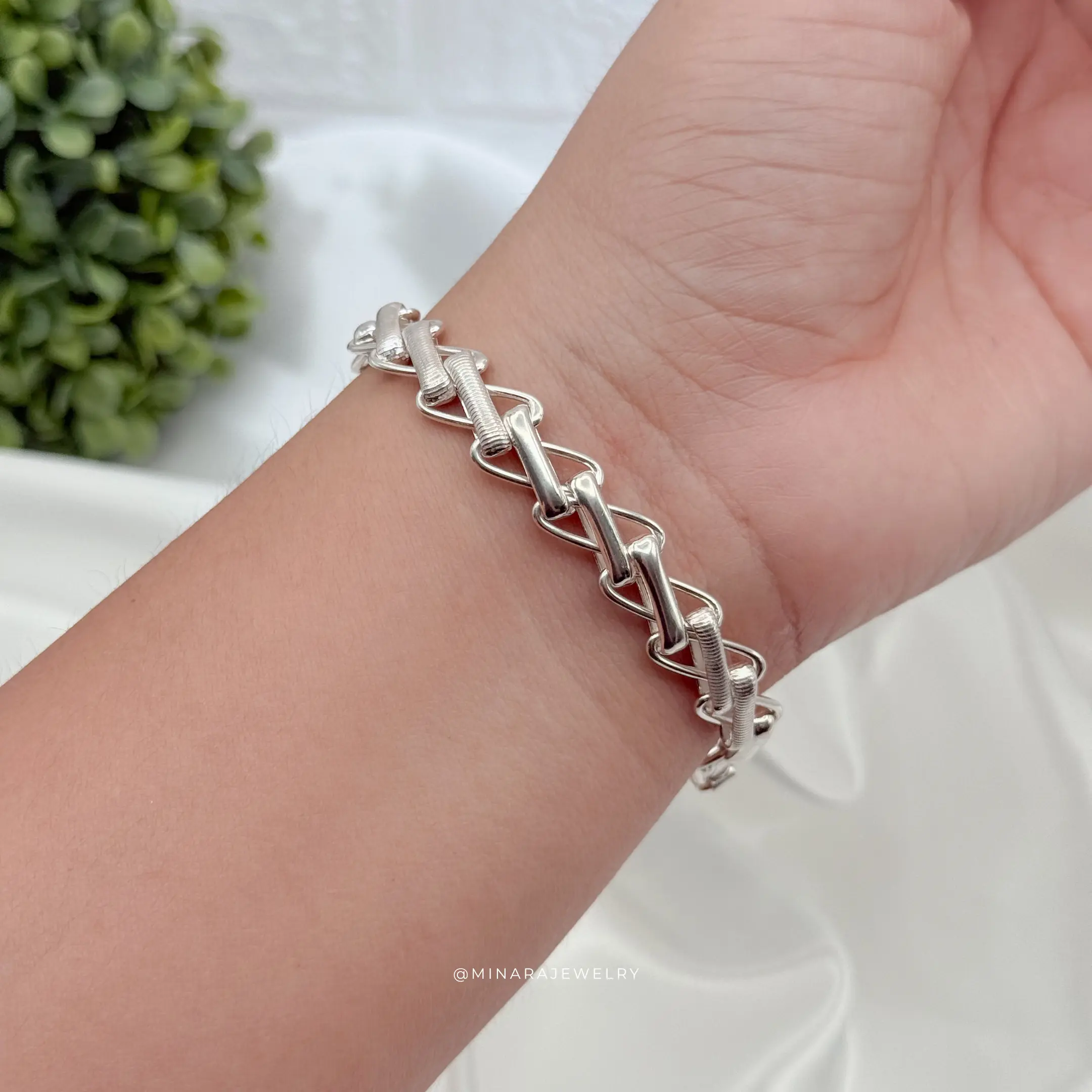 MINARA 950 Silver Zigzag Textured Bracelet