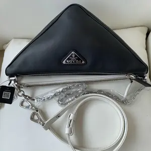 Pre-owned PRADA classic genuine leather triangle bag genuine product with excellent condition/WJ03416637