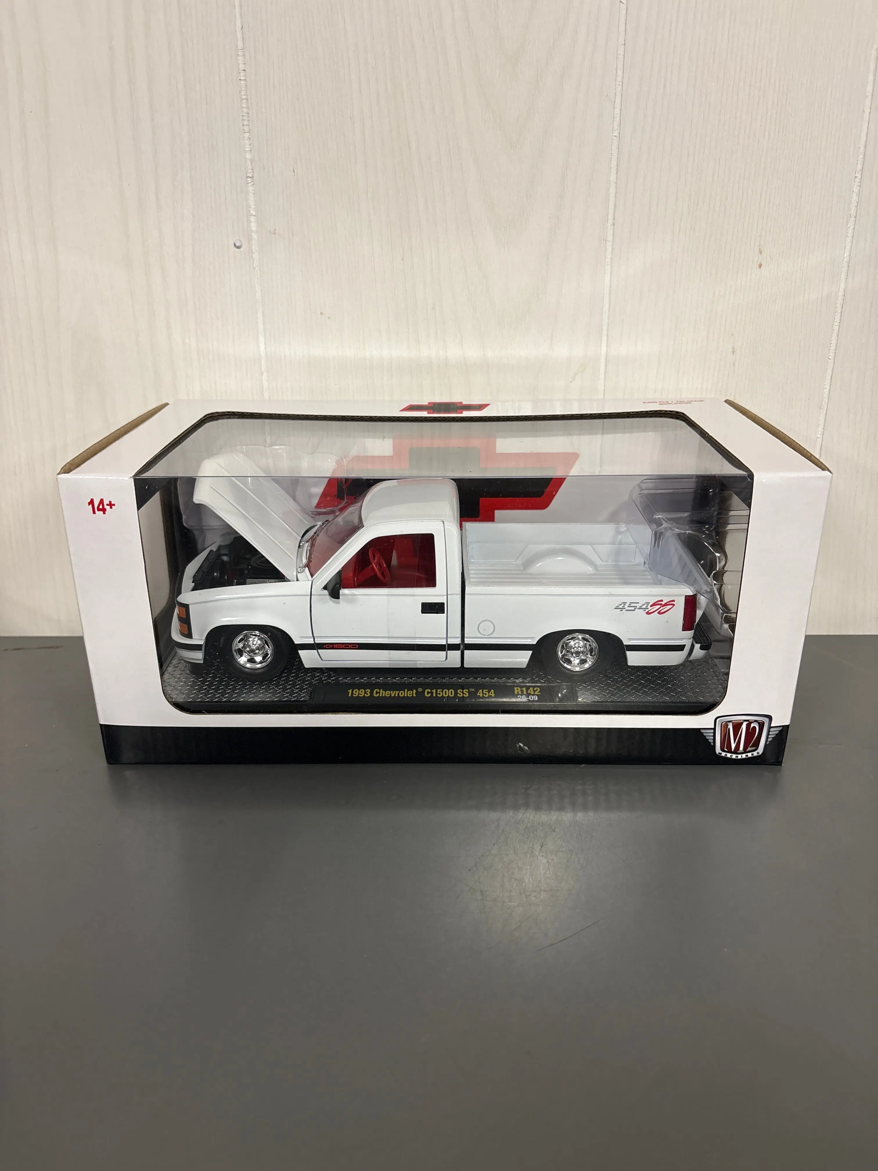 M2 1993 Chevrolet C1500 SS 454 Diecast white