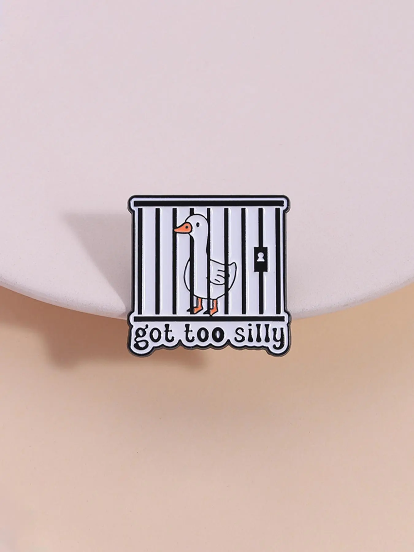 Cartoon Goose in Cage Design Brooch Pin Clip, Cute Fashion Alloy Badge for Daily Clothing Decor, Trendy All-match & Exquisite Brooch for Birthday Gift