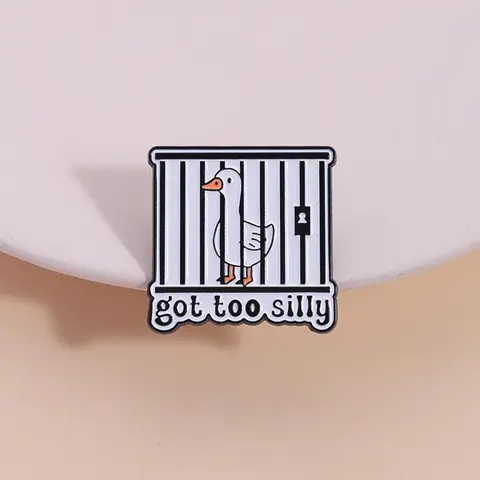 Cartoon Goose in Cage Design Brooch Pin Clip, Cute Fashion Alloy Badge for Daily Clothing Decor, Trendy All-match & Exquisite Brooch for Birthday Gift