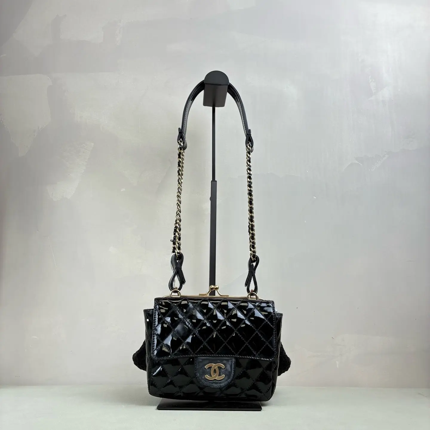 Pre-owned CHANEL Patent Crochet Kiss Lock Double Bag