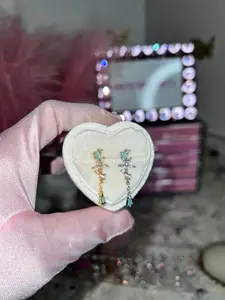 Samara  - Dangle Nose Piercing