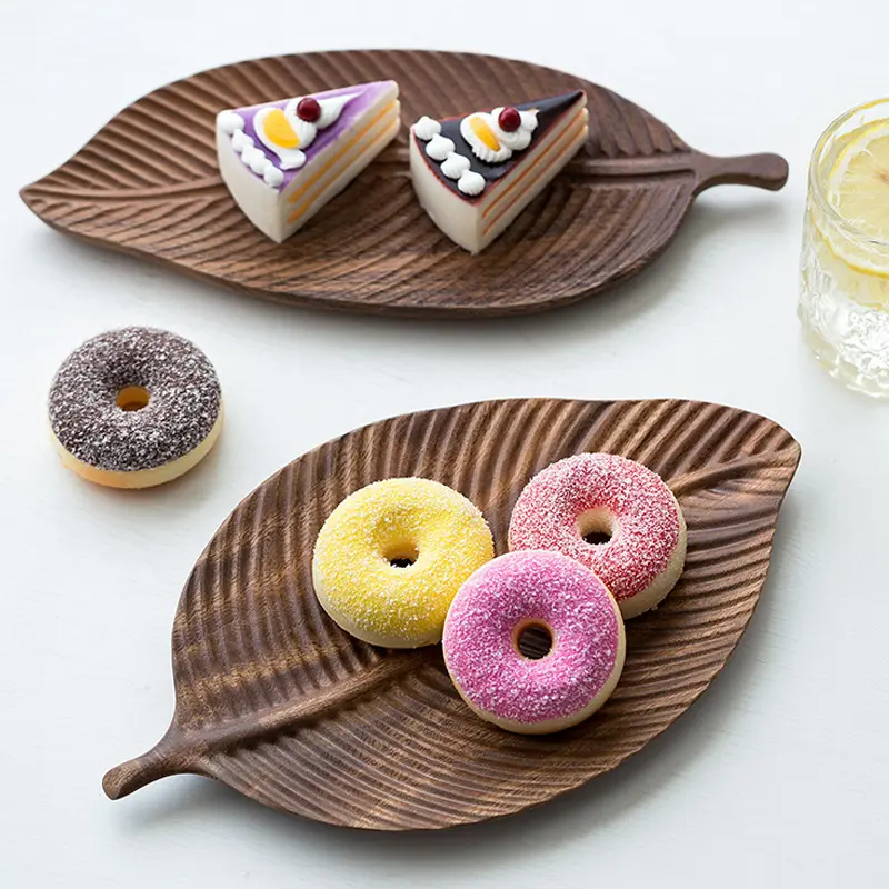 Creative Japanese-style wooden dessert and cake tray, tea tray, walnut wood handmade leaf fruit plate, household dried fruit and snack plate, large wooden plate for nuts and fruits.