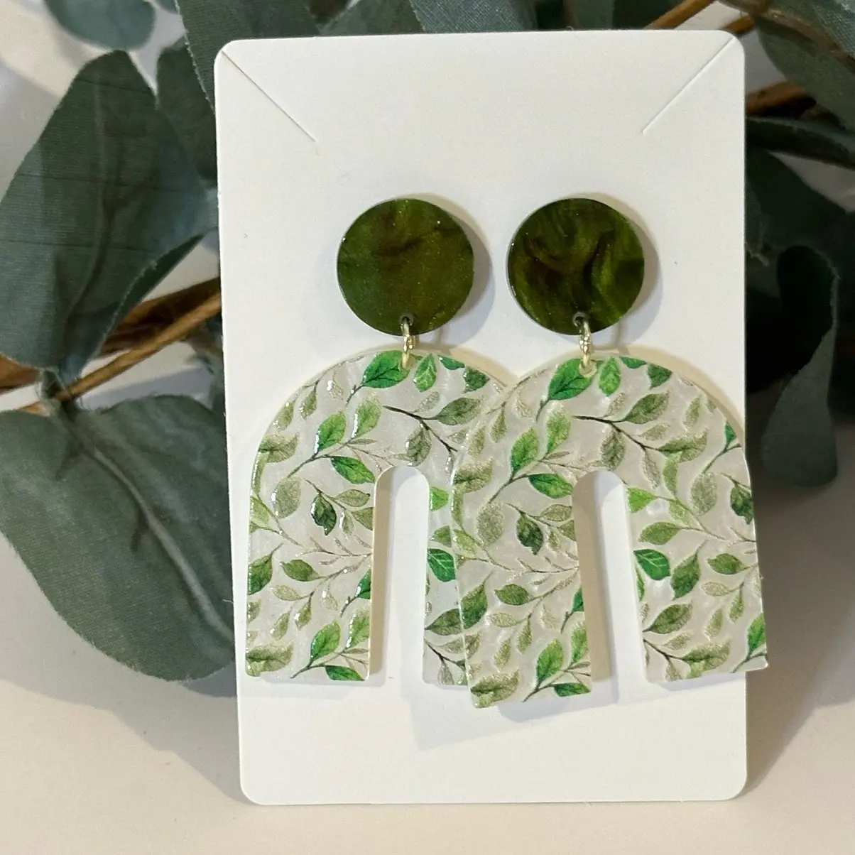 Green Leaf Vine Upside Down U Dangle Earrings wn