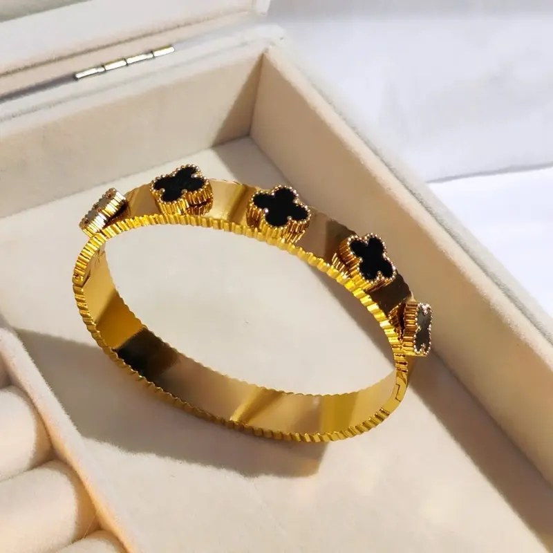 Black Clover bracelet/bangle
