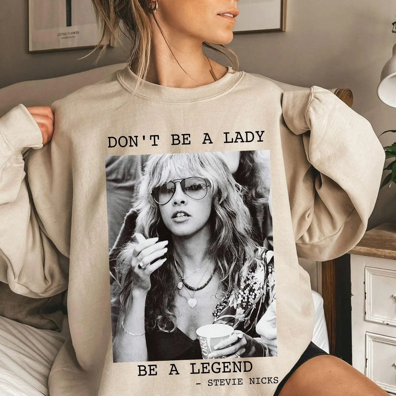 Don't Be A Lady Be A Legend Sweatshirt Stevie Nicks Shirt Limited Stevie Nicks Retro T-Shirt Music Concert Gift Unisex Shirt
