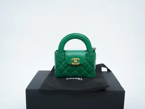Pre-owned CHANEL calfskin Crossbody Bags Shiny Aged Quilted Mini Nano Kelly Shopper Green