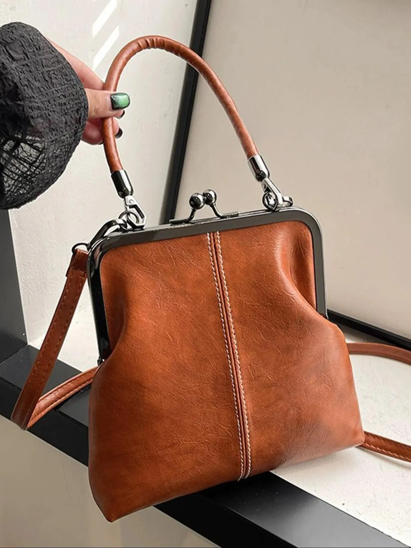 Retro simple solid color fashionable handbag, can be worn cross-body, exquisite and compact, simple and versatile daily women's bag, can be used as a handbag or cross-body, niche retro design, suitable for shopping, afternoon tea, etc., Crossbody Bags