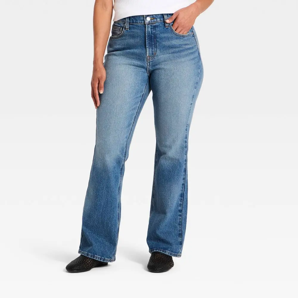 Women's Mid-Rise Bootcut Jeans - Universal Thread Medium Wash 0 Short
