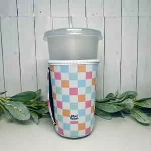 Pastel Checkered Drink Sleeve With Handle | Medium