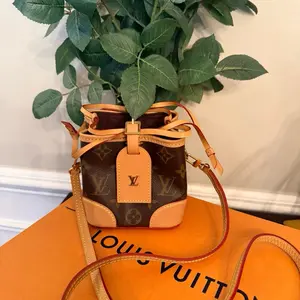 Pre-owned Louis Vuitton Canvas Crossbody Bags Monogram Neo Nao Mini Bucket
