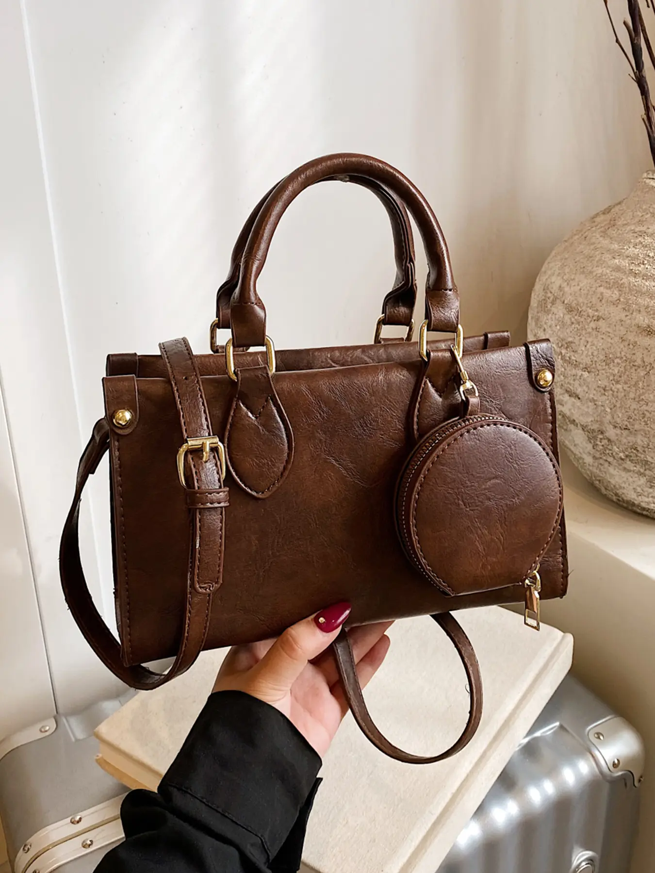 Small niche design fashionable retro shoulder bag, solid color simple and versatile with texture PU Leather crossbody bags, Casual Handbag Satchel, with detachable small round bag, can hold personal items, suitable for parties and dates