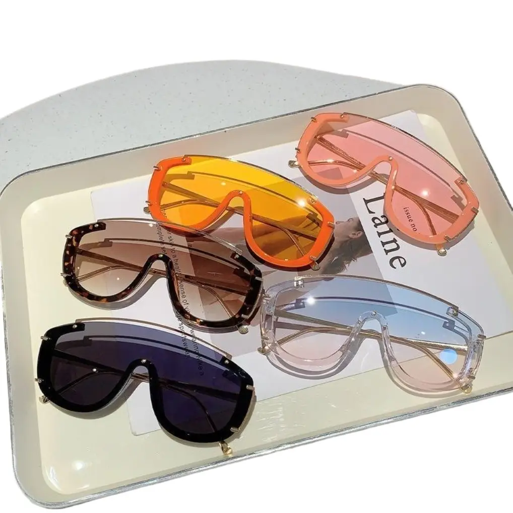 Y2k Trendy Casual Sunglasses for Women - UV400 Protection, Futuristic Luxury Design, Gradient Lens Outdoor Sports Shades, Stylish Streetwear Eyewear for Summer Beach Use