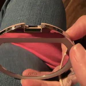 Product Review of Portable Foldable Makeup Mirror, 1 Count Glam Travel Makeup Mirror with LED Light, Compact Mirror for Women, Pocket Size Makeup Tools, Travel Hand Mirror from D**e