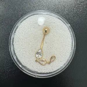 Piercing de ombligo.