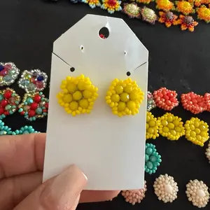 Arete chico 2 x $10 - Beaded earrings hand made in Mexico - aretes mariposa hecho a mano - artesanía mexicana papel picado