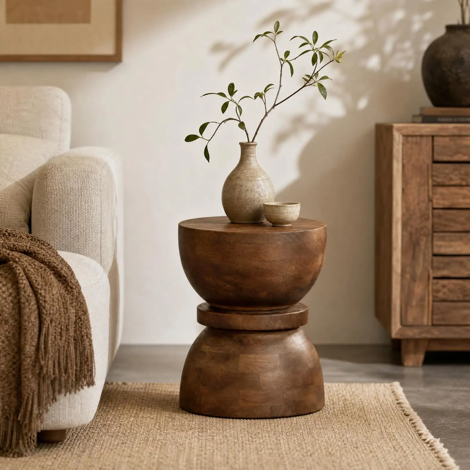 Wayshome Round End Table, Mid Century Modern Side Table, Circle Bedside Tables Drink Table Mango Wood Nightstand for Small Spaces, Living Room