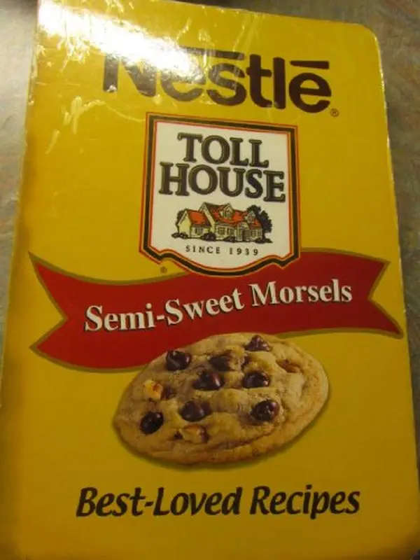 Used Book - Nestle Toll House Semi-Sweet Morsels Best-Loved Recipes by Nestle USA Inc - 50 Page, English Text, Chocolate Chips Baking Ingredients Cooking Guide