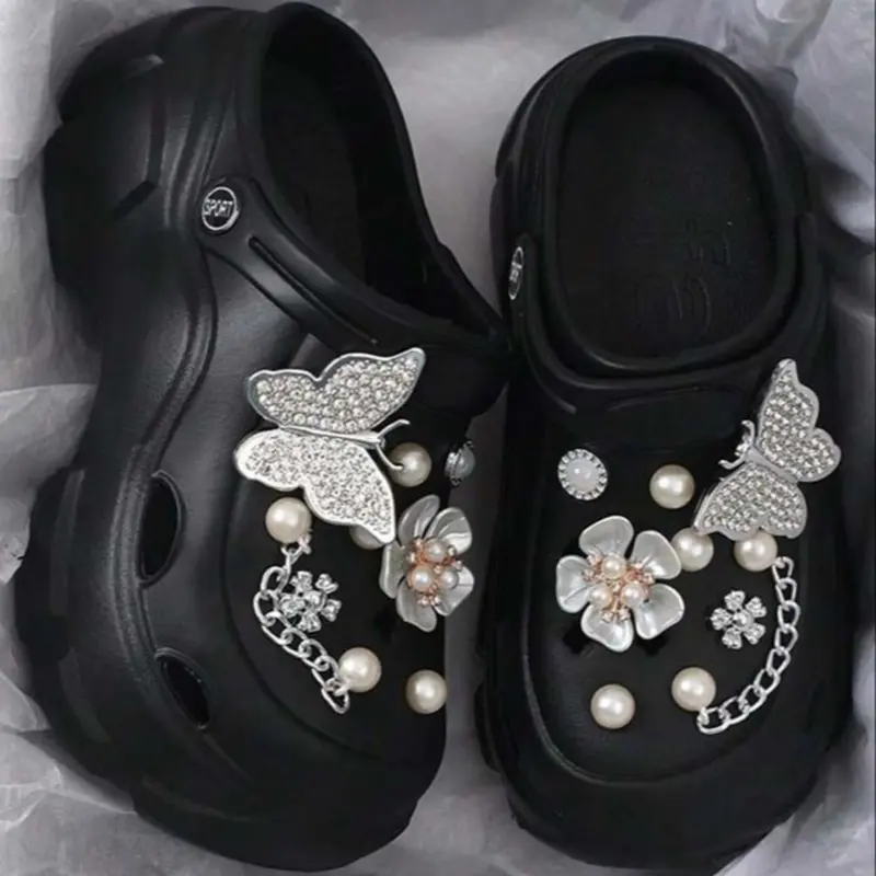 Women's New Fashion Versatile Butterfly Pearl Flower Anti-Slip Height Increasing Slip-On Casual Hole Glitter Clog Shoes, Trendy Casual Slippers, Fashionable Slippers, EVA Slippers, Non Slip Slippers, Comfortable and Stylish