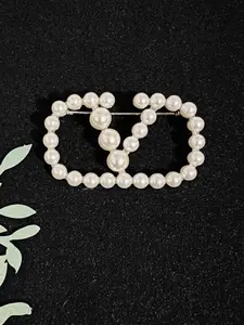 Faux Pearl V-Shape Women's Brooch, Elegant Letter Pattern Design, All Seasons Accessory, Perfect for Any, Stylish Jewelry Piece