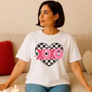 XOXO Checker Heart | Retro Valentine Day Distressed T-Shirt