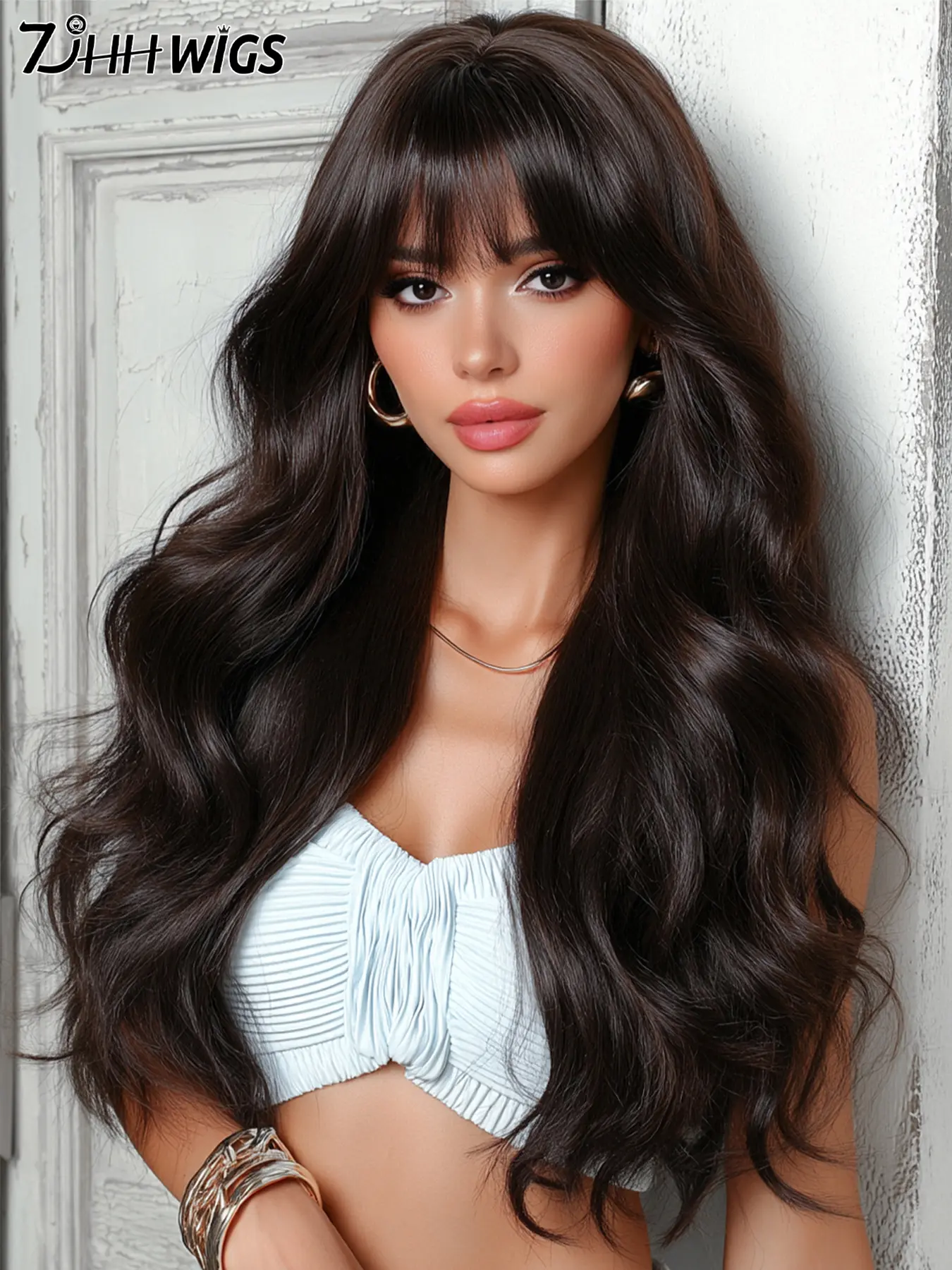 High-Quality 24 Inch Natural Color Wave Long Curly Hair Wig with Bangs, Soft Heat Resistant Fiber Synthetic Machine Wigs, Suitable for Daily Use