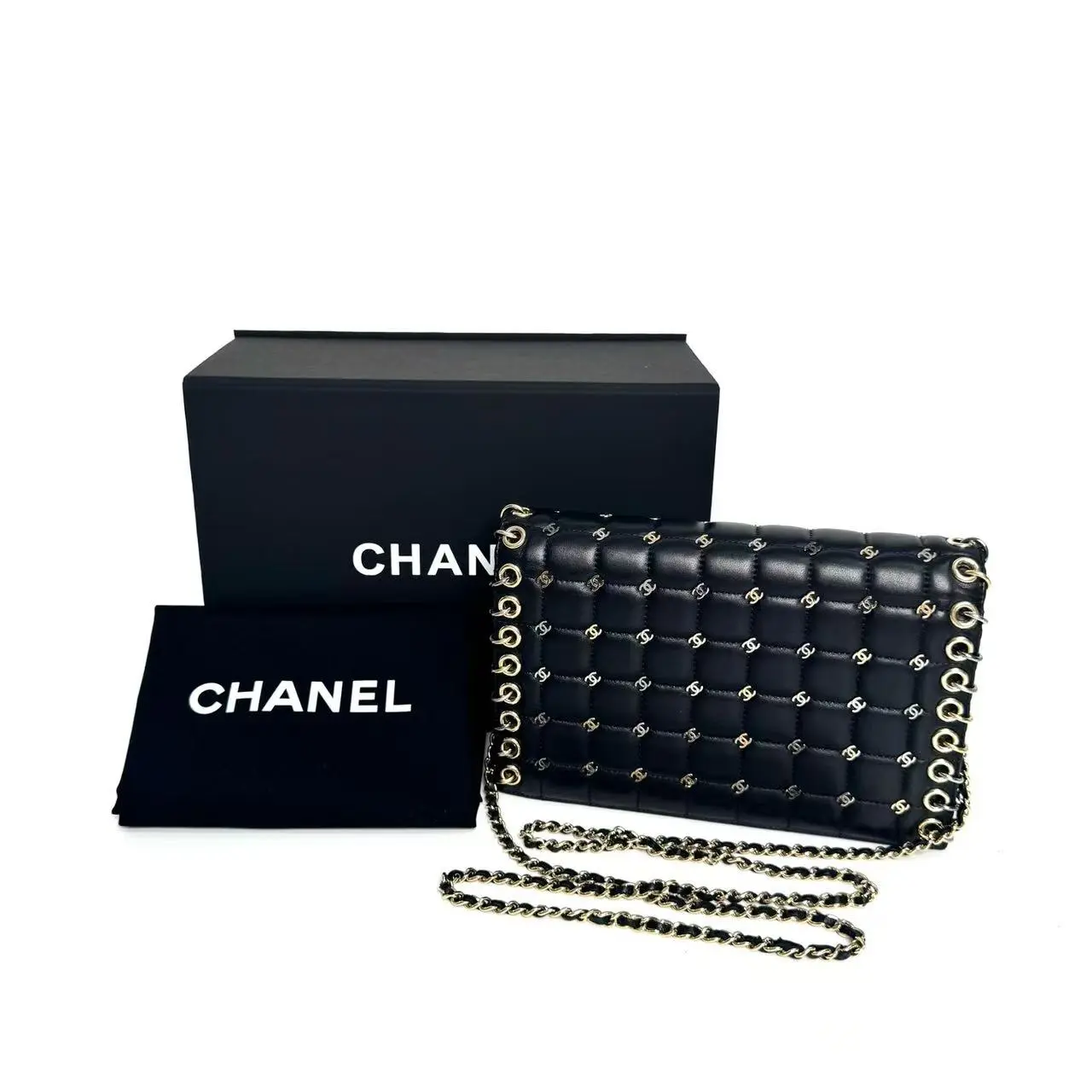 Pre-owned CHANEL Cannage Black Lambskin Studded Quilted Clutch With Chain 2016 Base Length Approx 20cm Item No.N24383034
