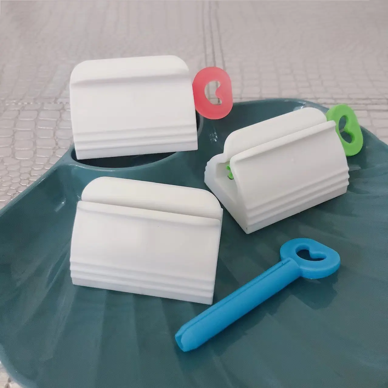 Mini Toothpaste Roller Squeezer, Practical Toothpaste Dispenser, Easy-To-Use Bathroom Tool, Convenient Accessories for Daily Use