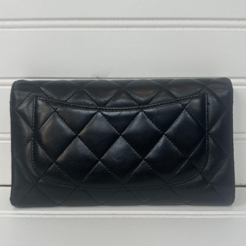 Pre-owned CHANEL leather Small Leather Goods Lambskin Matelasse Bi fold Long Black Wallet