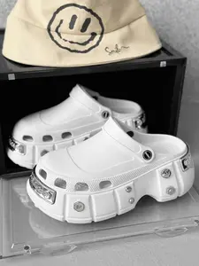 Metal Rivet Paris Hole Shoes Unisex Slippers Fashion Thick Sole Sandals Comfortable Non-Slip Sole Unique Metal Decoration