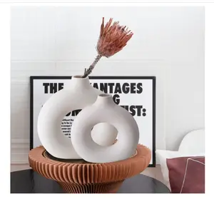 White Ceramic Donut Vase Set of 2, Hollow Matte Pampas Flower Vases for Boho Home Wedding Party Room Dinner Table Shelf Decor.（White