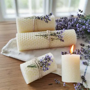 Set of 4 white beeswax candles gift box, paired with dried lavender flowers, 2 tall and 2 short honeycomb-pattern pillar candles, natural beeswax, unscented, suitable for home decoration, rituals and gifting, banquet decoration, and ambient lighting decor