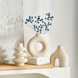 Bohemian ceramic vase set. These white doughnut-shaped vases and gourd-shaped decorations are very suitable for enhancing the centerpiece of the dining table and decorating the living room, bedroom and wedding.