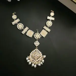 Kundan Matha Patti hair band